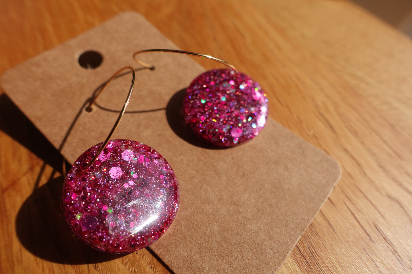 Holografische oorbellen roze en groen (statement oorbellen)