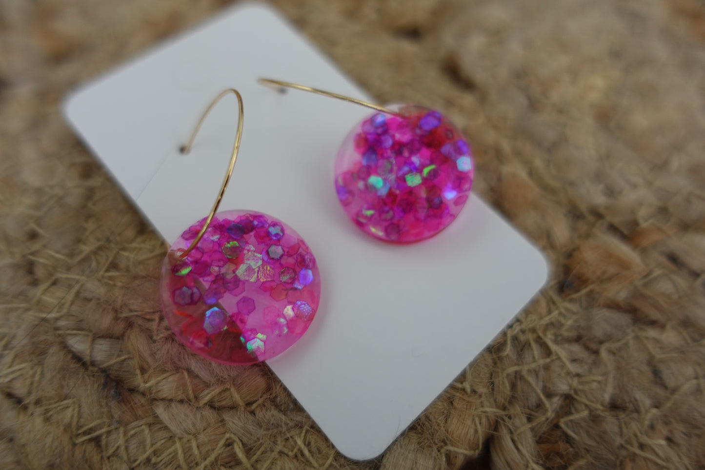 Roze oorbellen met glitter - hoops (statement oorbellen)