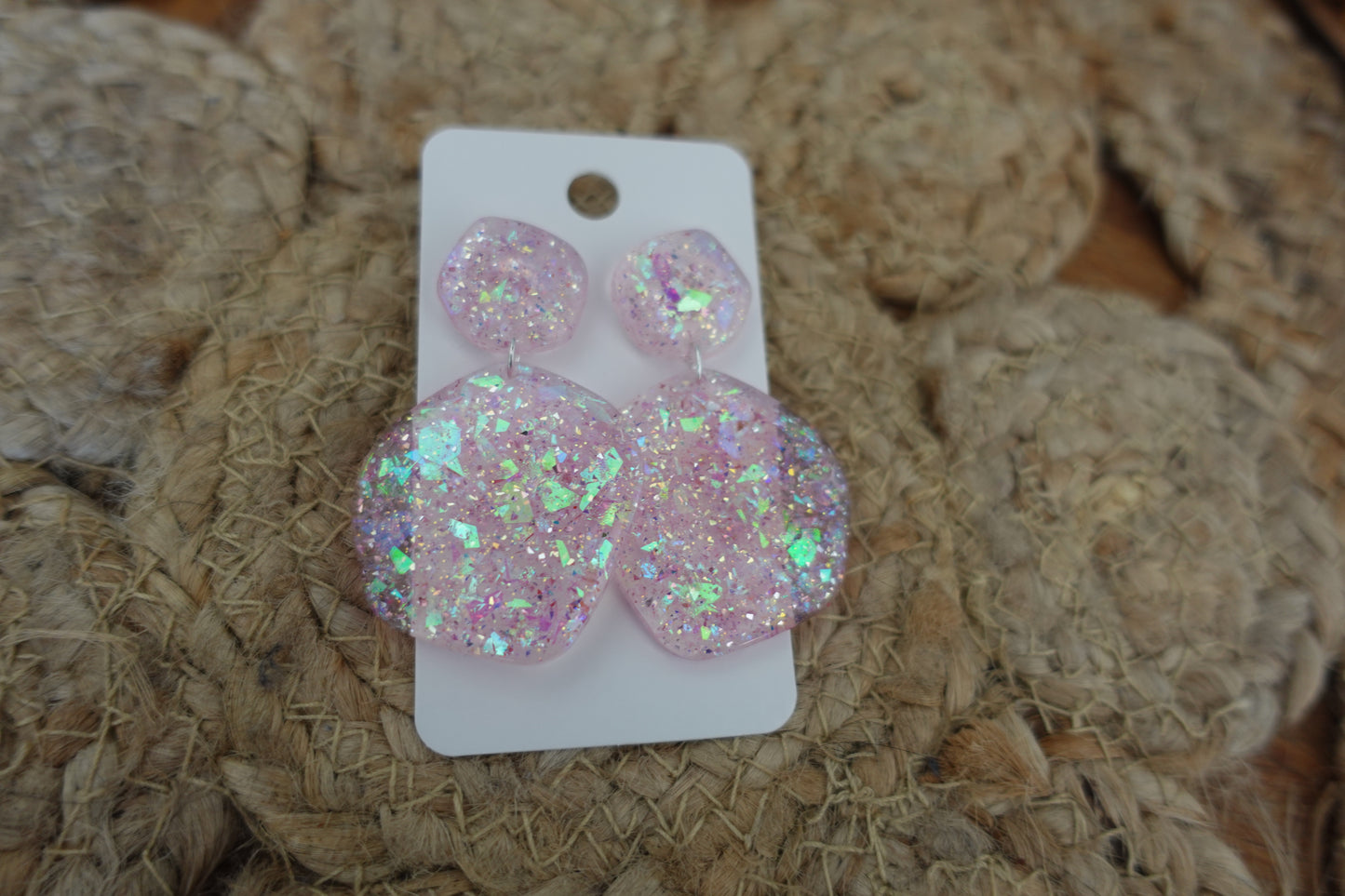 Lichtroze oorbellen met roze flake glitter (statement oorbellen)
