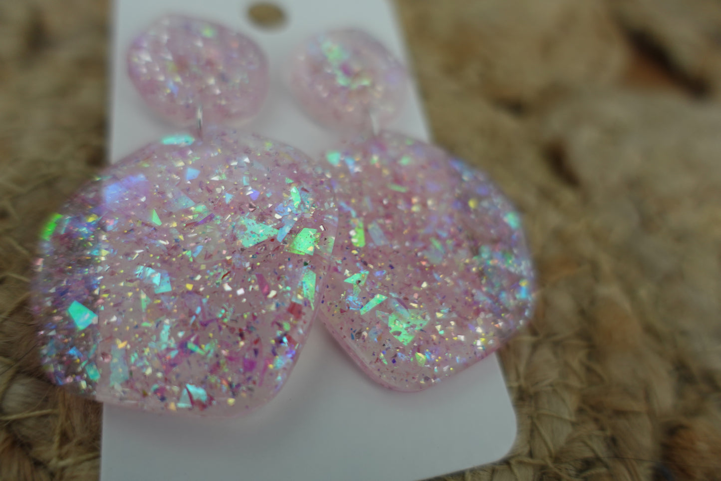 Lichtroze oorbellen met roze flake glitter (statement oorbellen)