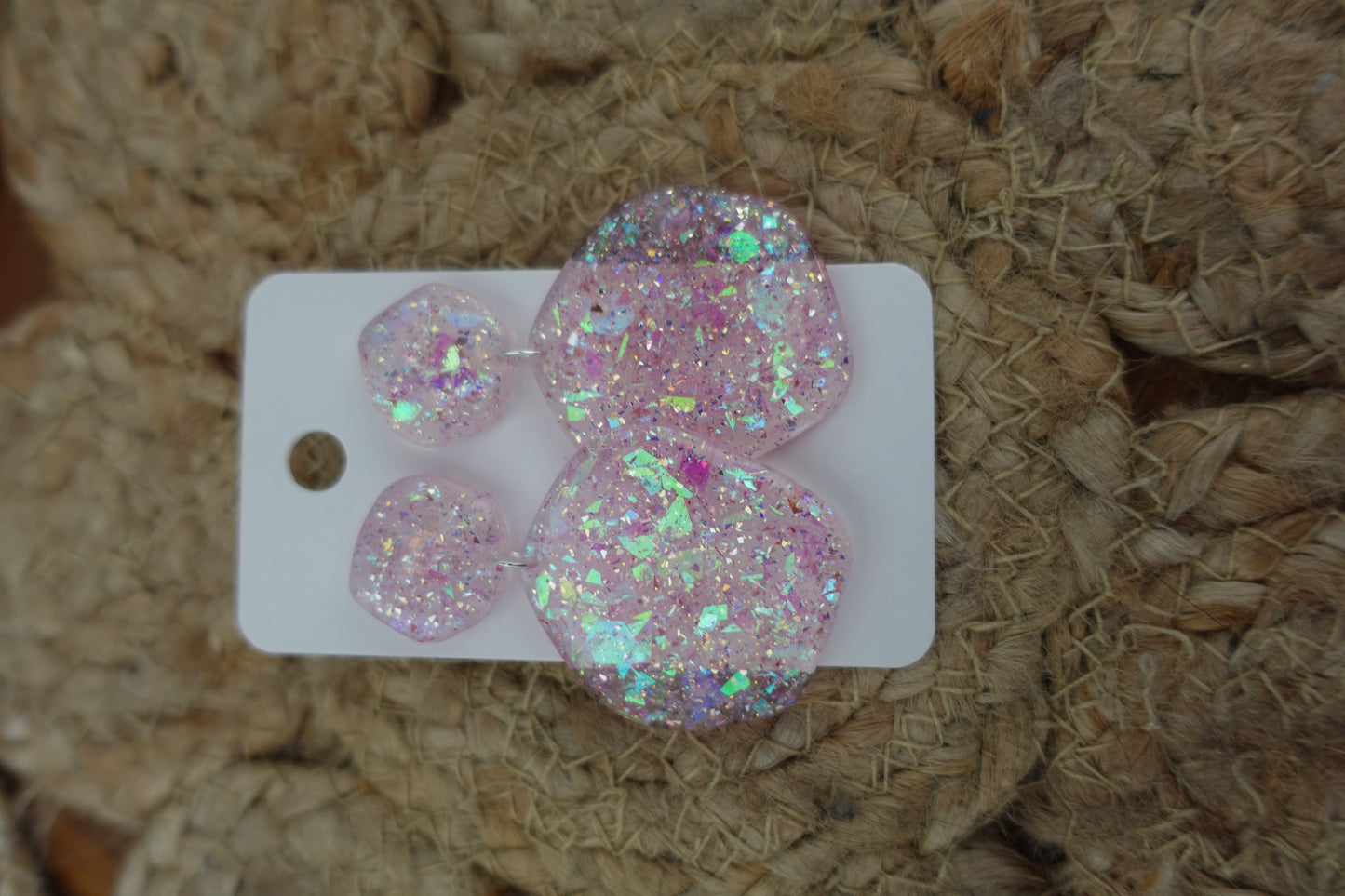 Lichtroze oorbellen met roze flake glitter (statement oorbellen)