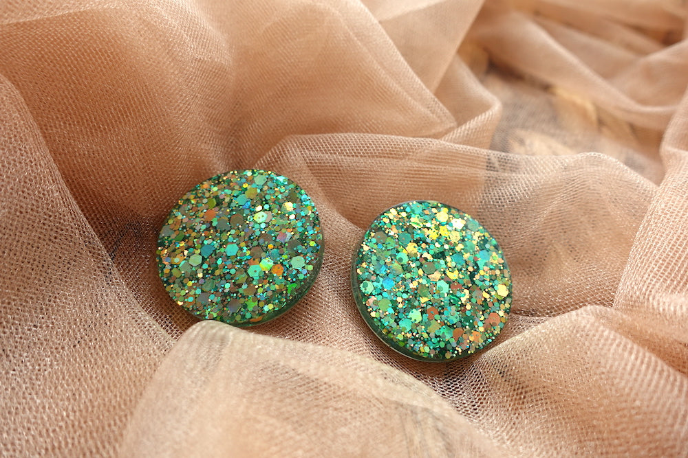 Maxi studs glitter oorbellen (goud, groen, oranje)