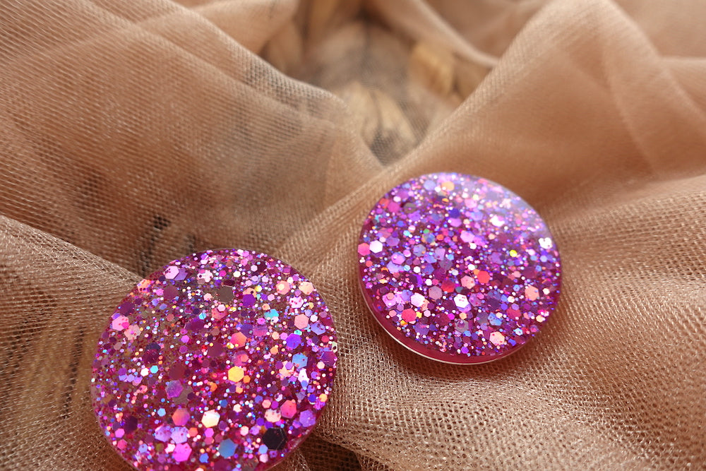 Maxi studs glitter oorbellen holografisch roze