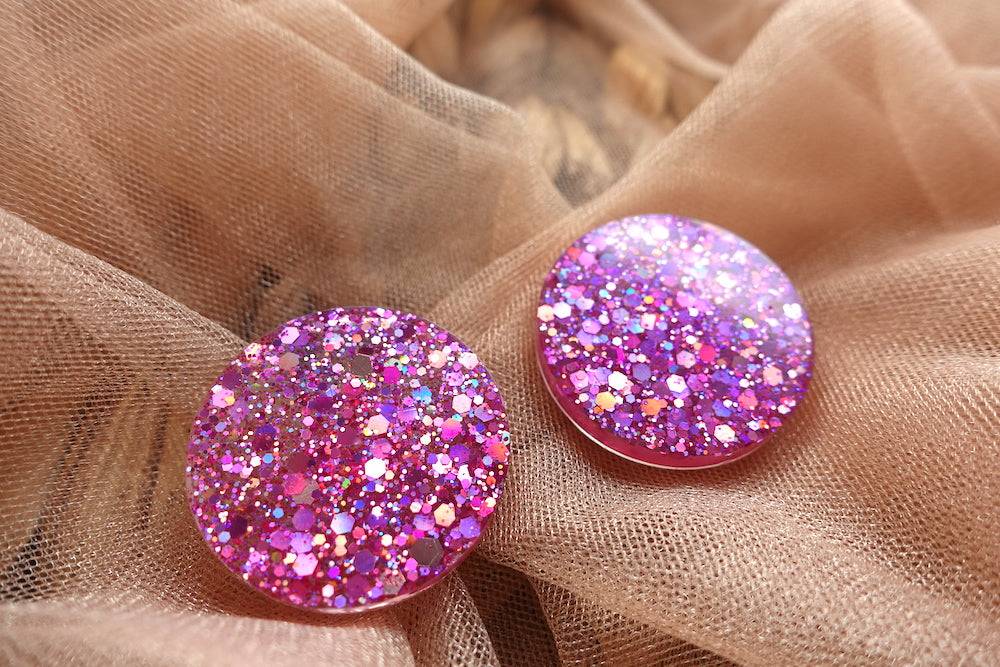 Maxi studs glitter oorbellen holografisch roze