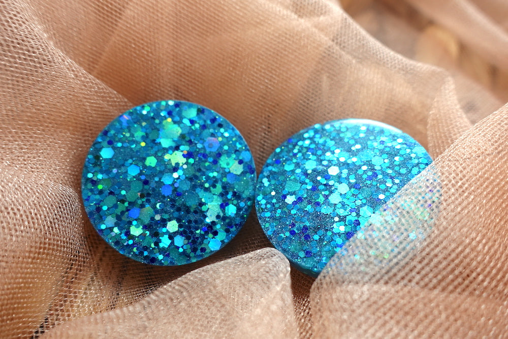 Maxi studs turquoise glitter oorbellen