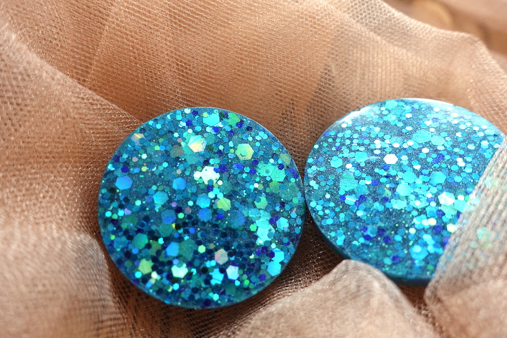 Maxi studs turquoise glitter oorbellen