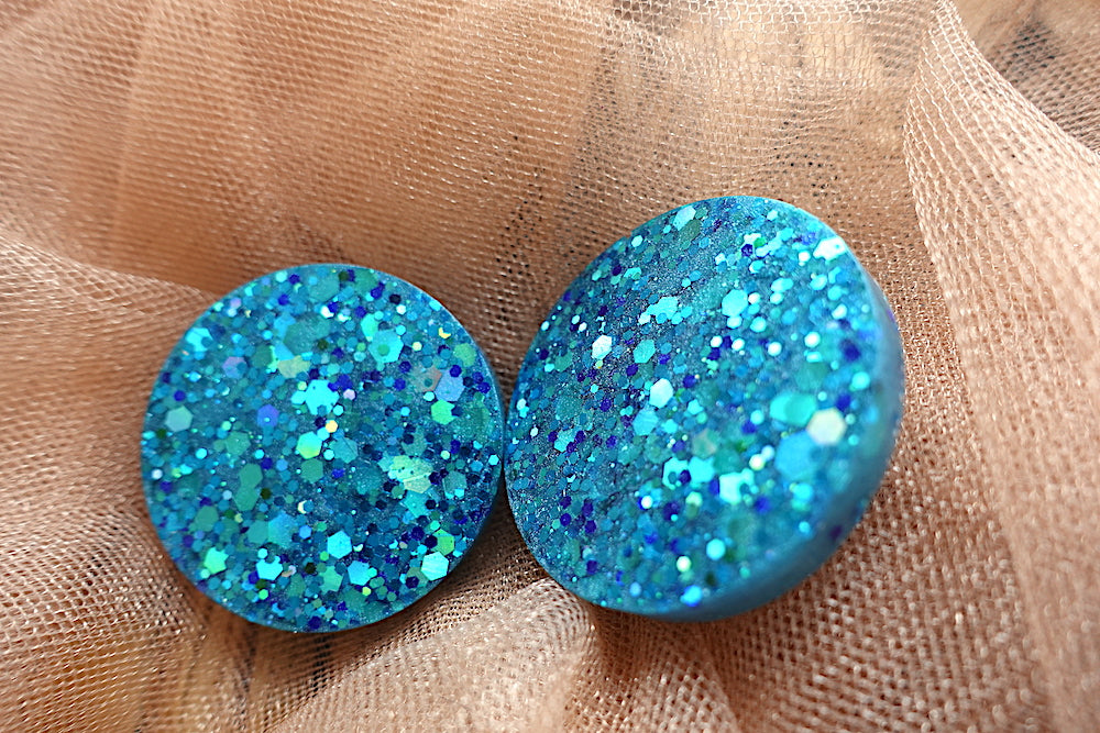 Maxi studs turquoise glitter oorbellen