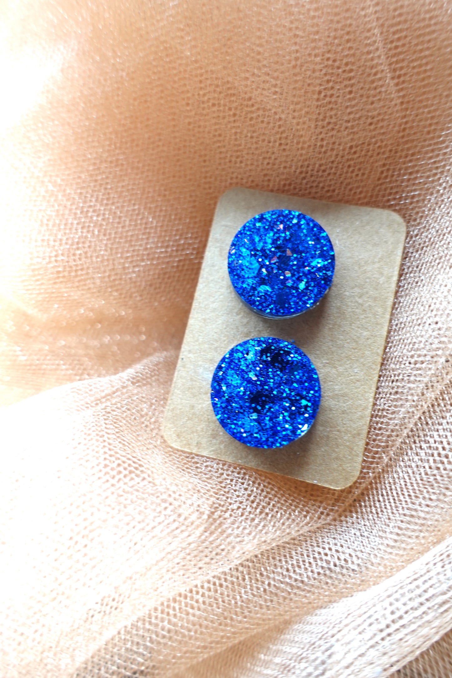 Donkerblauwe mini grove en fijne glitter oorstekertjes oorbellen SKU 204