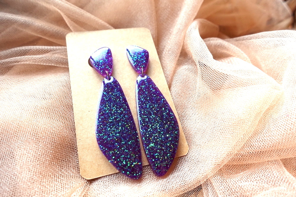 Paarse oorbellen glitter libellevleugels- felgekleurde oorbellen