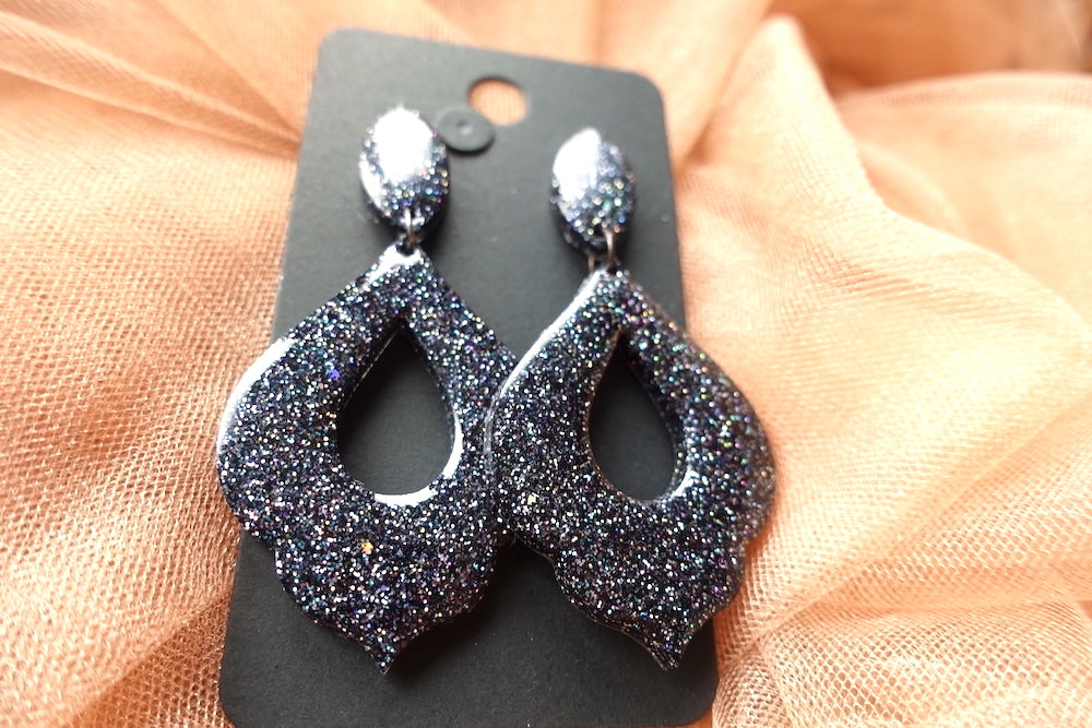 Zwarte holografische oorbellen - statement oorbellen - Marokkaanse donut