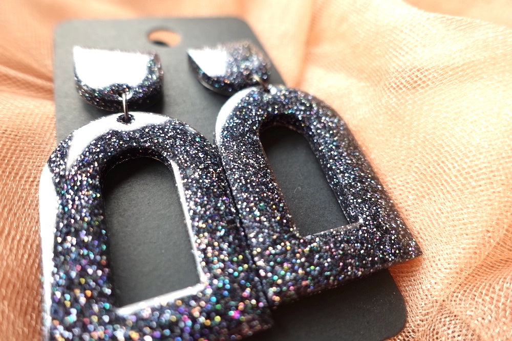 Zwarte holografische oorbellen - statement oorbellen - bogen