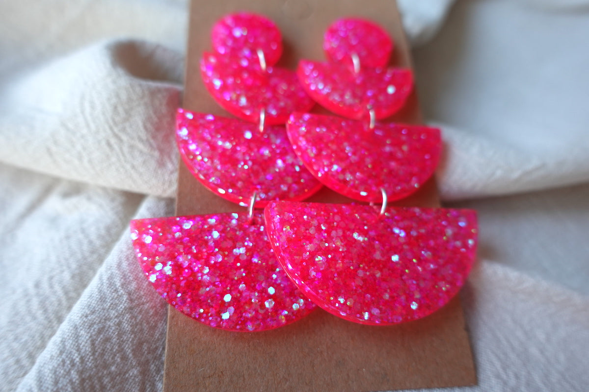 Barbie roze oorbellen met glitter - statement oorbellen