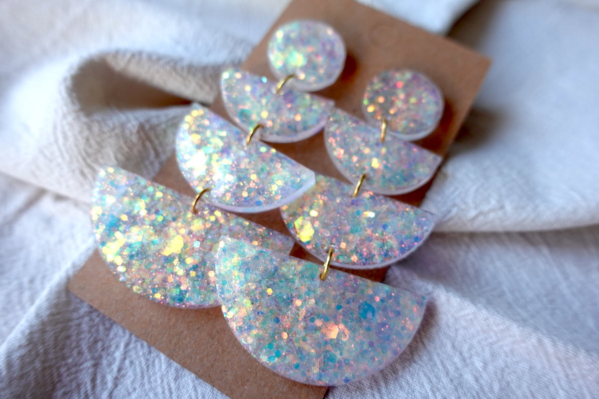 'Opal' oorbellen met glitter - statement oorbellen