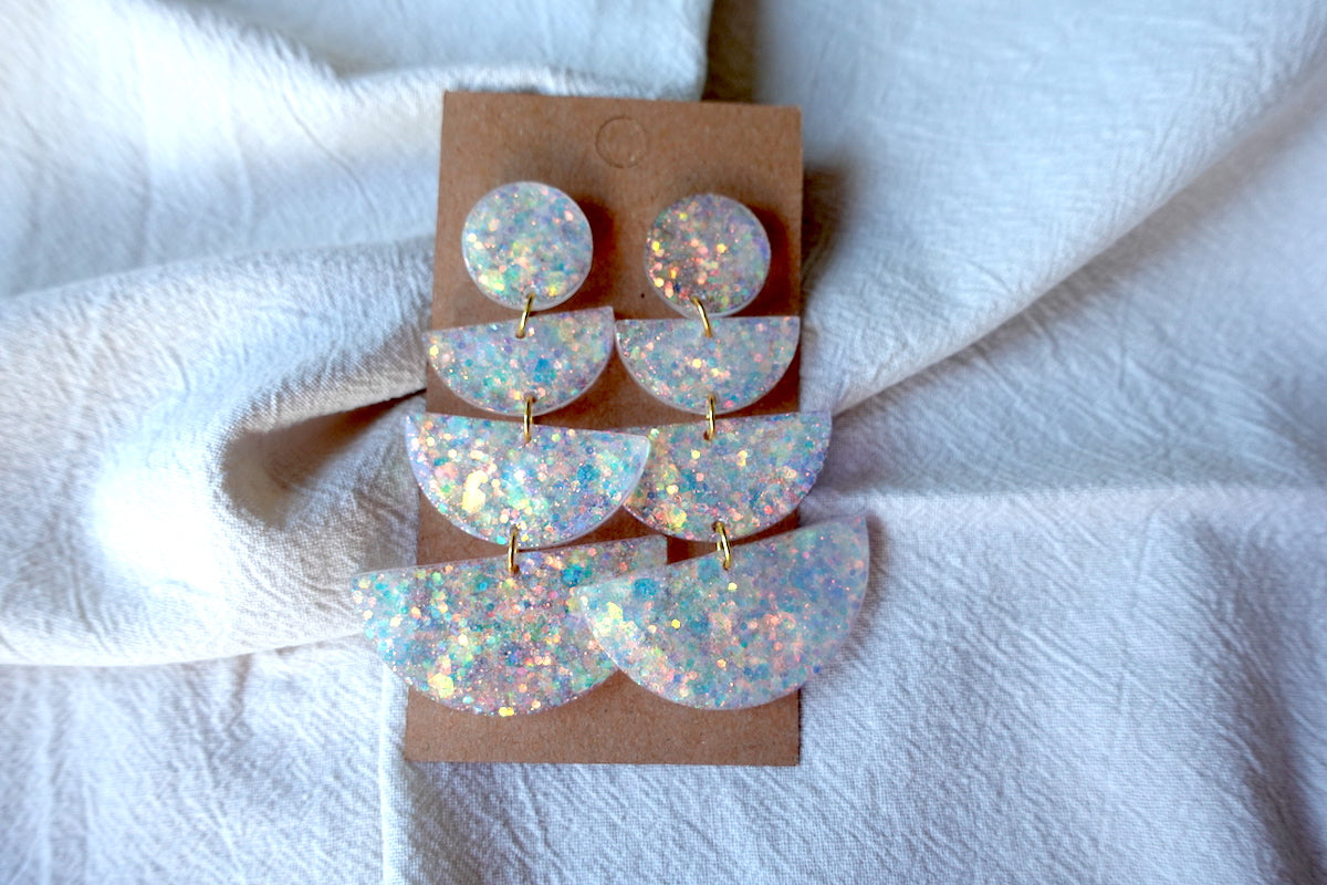 'Opal' oorbellen met glitter - statement oorbellen