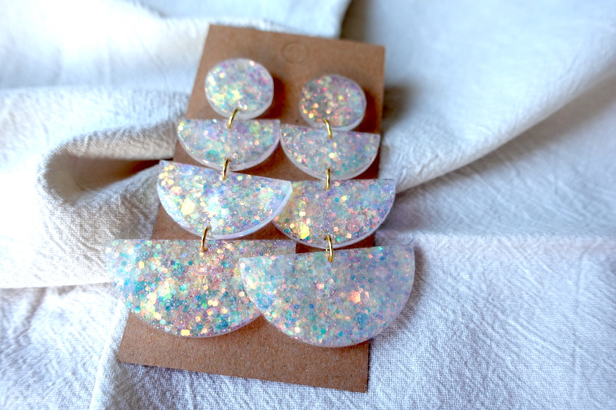 'Opal' oorbellen met glitter - statement oorbellen