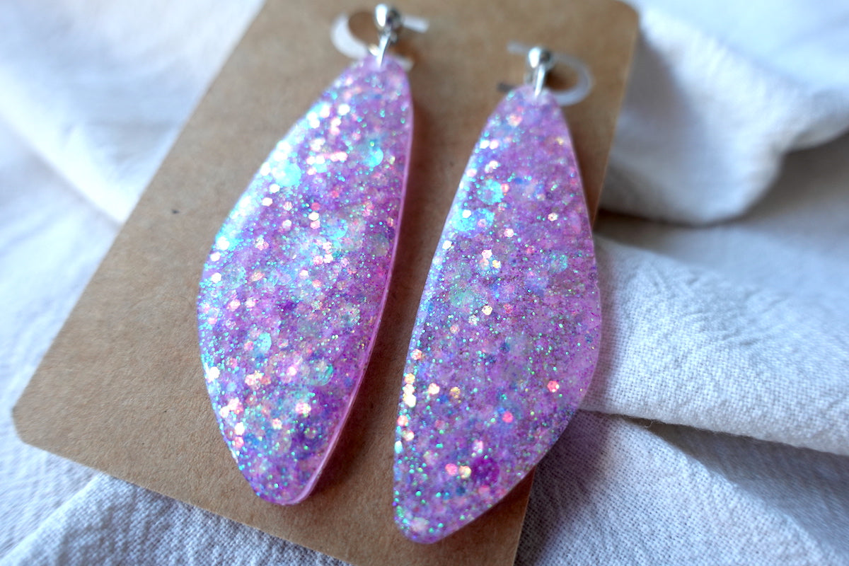 Fairycore lichtroze oorbellen met glitter - statement oorbellen