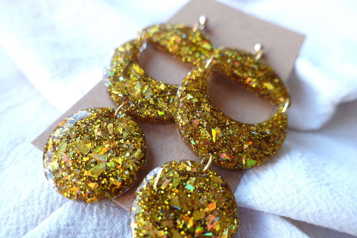 Maan gouden oorbellen met glitter - statement oorbellen