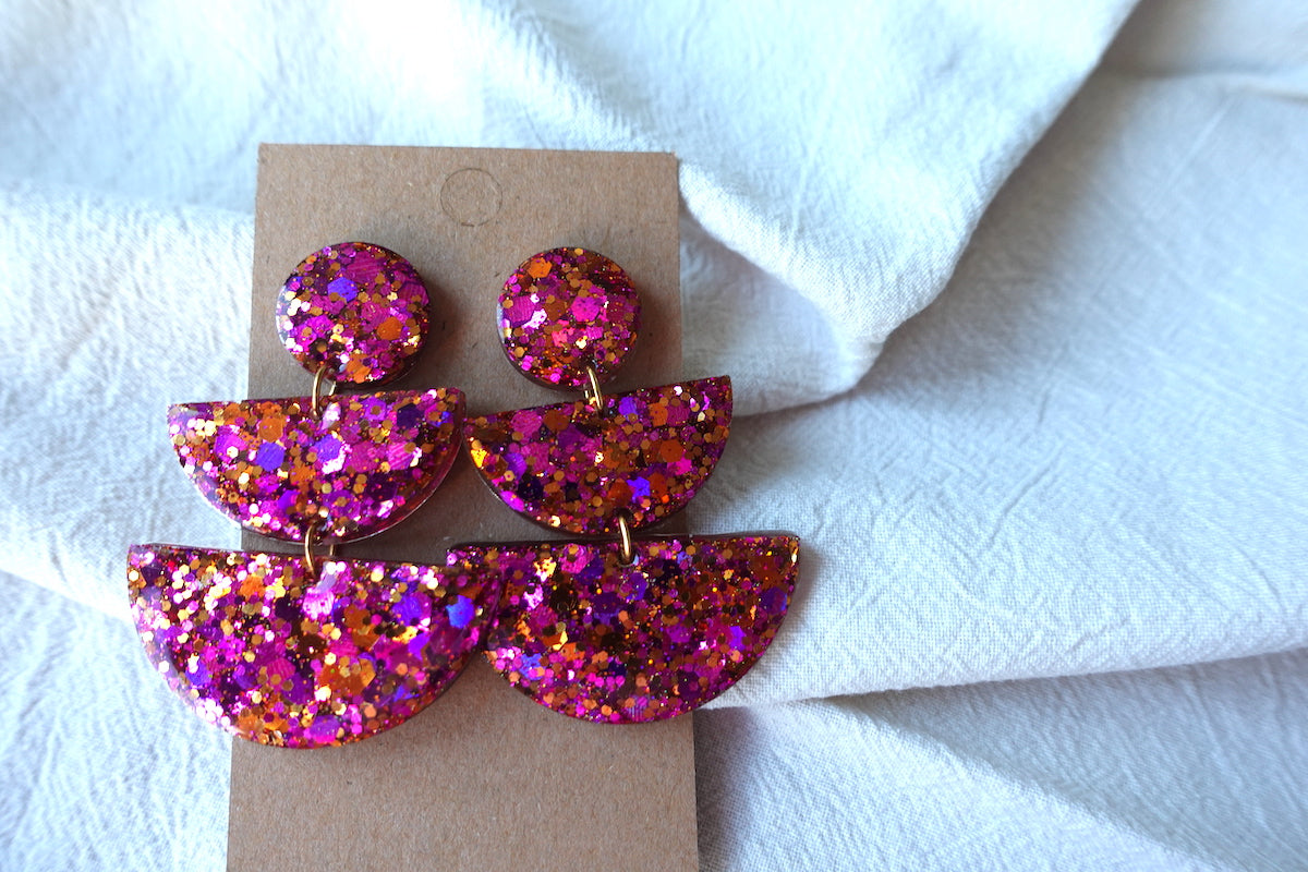Oranje en roze oorbellen met glitter - statement oorbellen