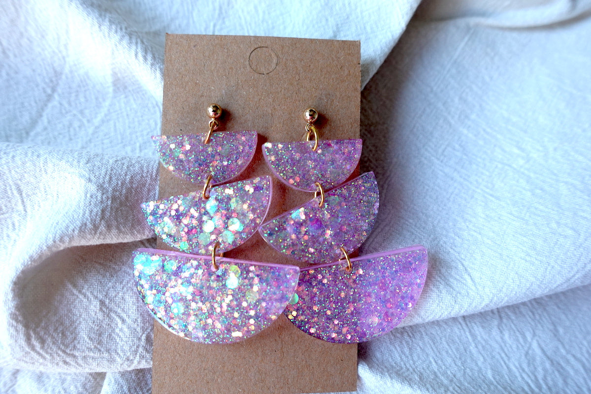 Fairycore roze oorbellen met glitter - statement oorbellen (lichtroze oorbellen)