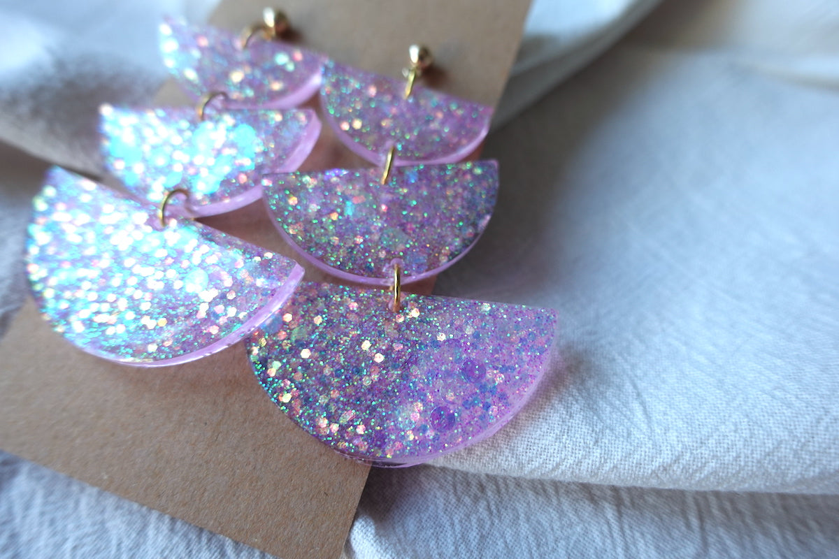 Fairycore roze oorbellen met glitter - statement oorbellen (lichtroze oorbellen)