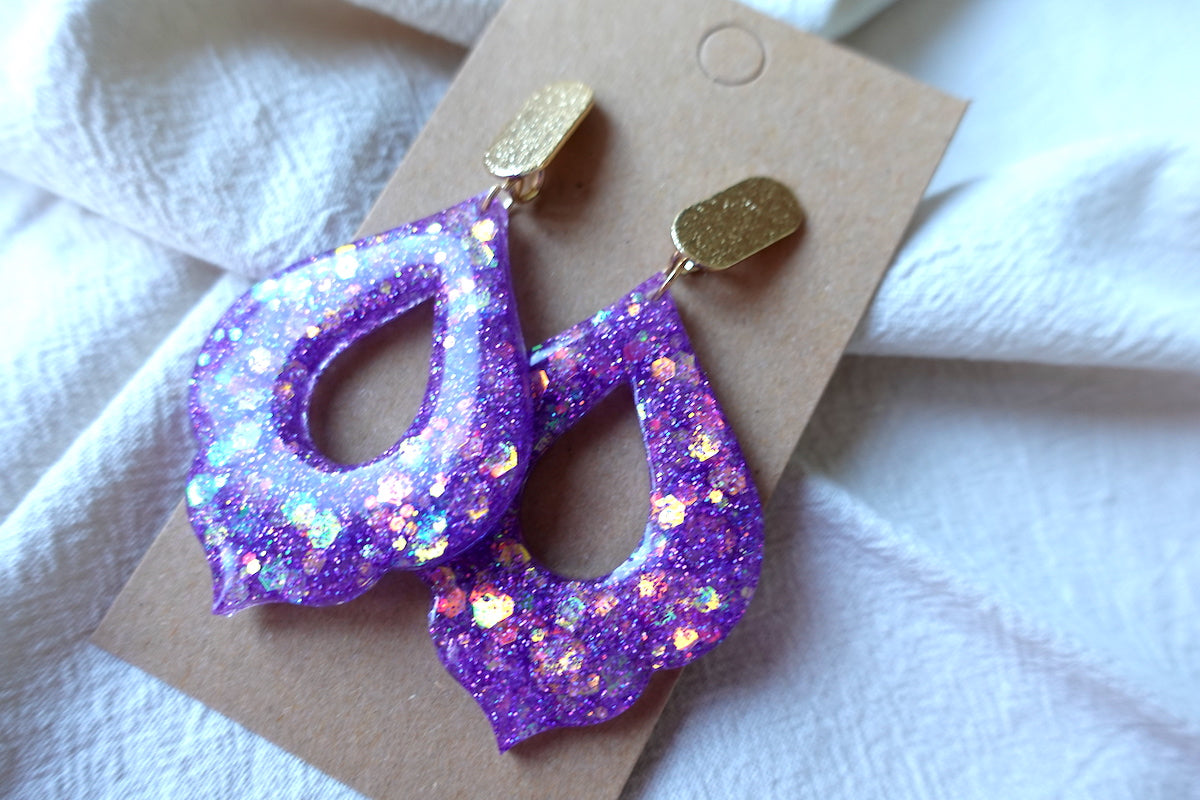 Marokkaanse donut oorbellen paars met holografische glitter - statement oorbellen