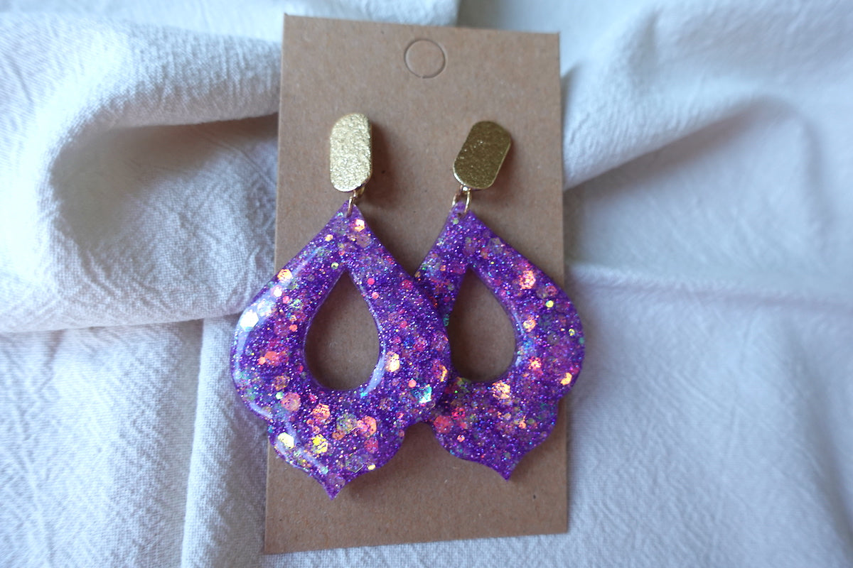 Marokkaanse donut oorbellen paars met holografische glitter - statement oorbellen