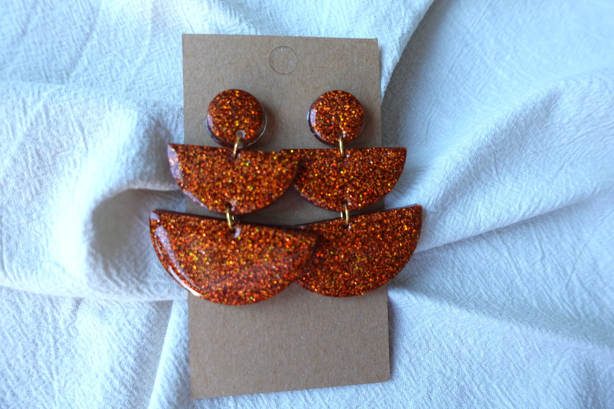 Oranje holografische oorbellen met glitter - statement oorbellen