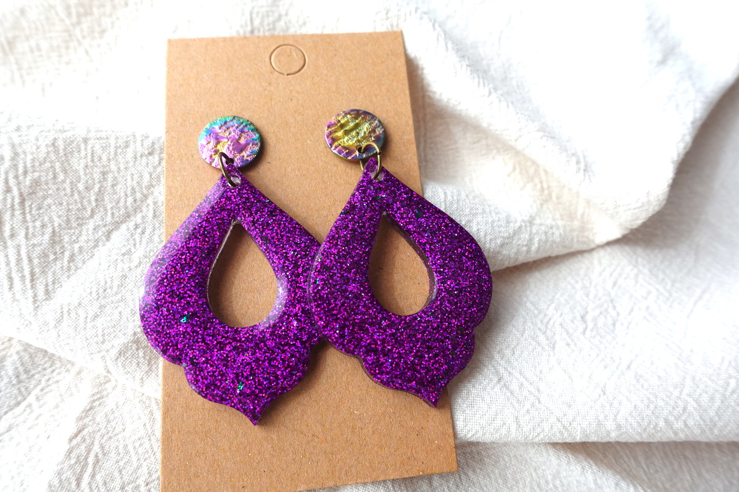 Marokkaanse donut oorbellen paars met holografische glitter - statement oorbellen