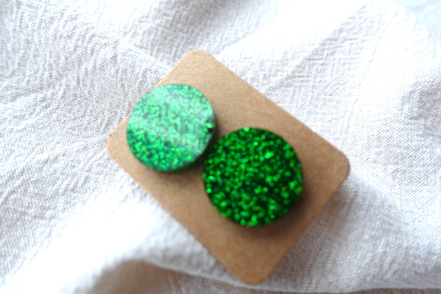 Groene holografische mini oorstekertjes oorbellen SKU 207