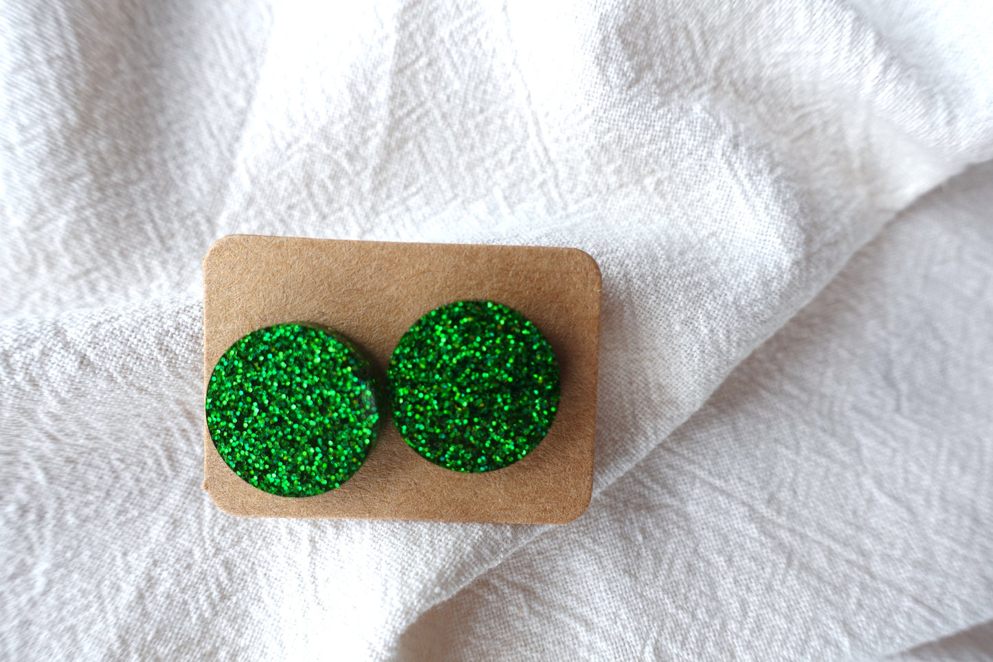 Groene holografische mini oorstekertjes oorbellen
