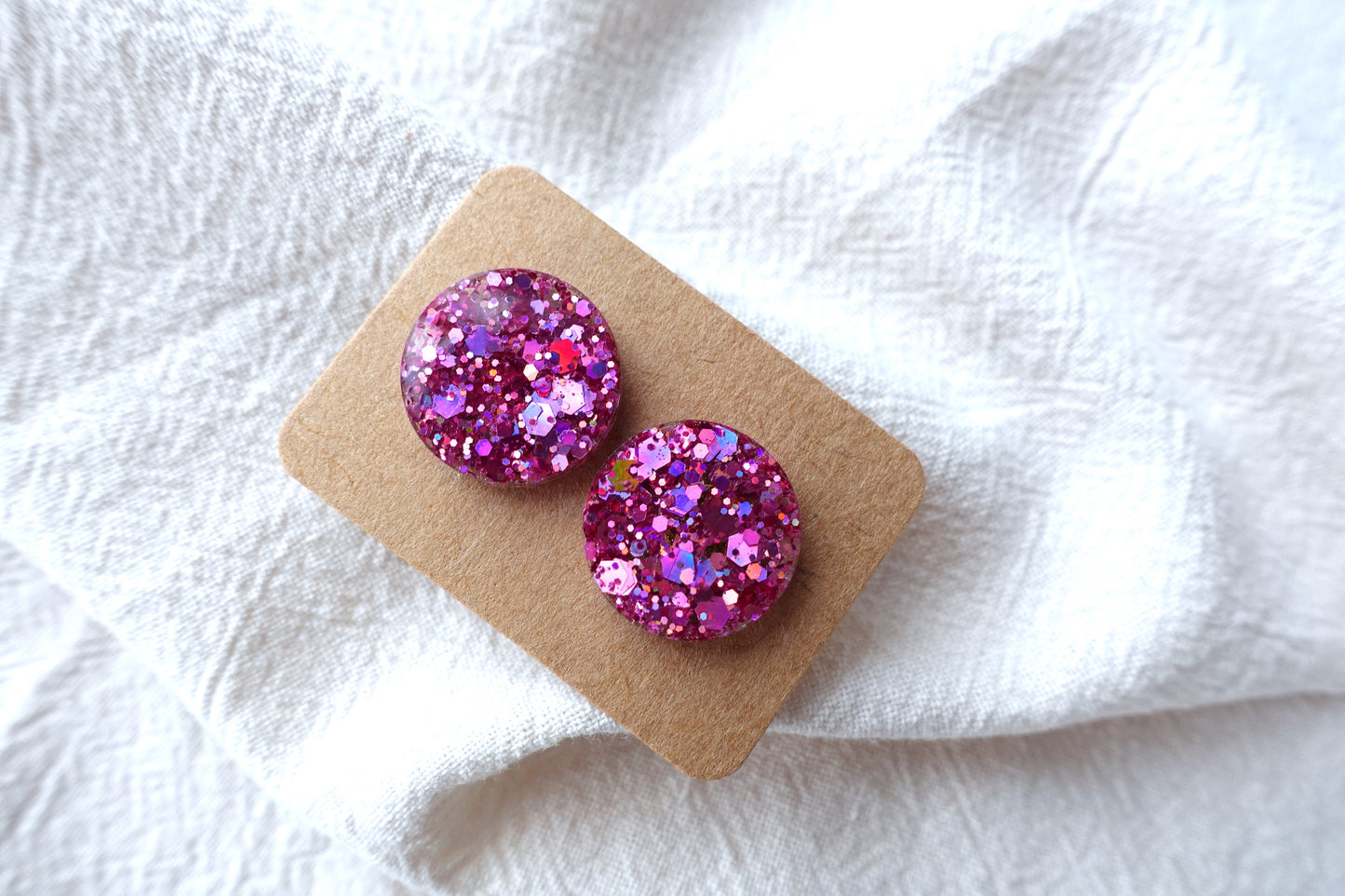 Roze holografische glitter oorbellen studs - statement oorbellen