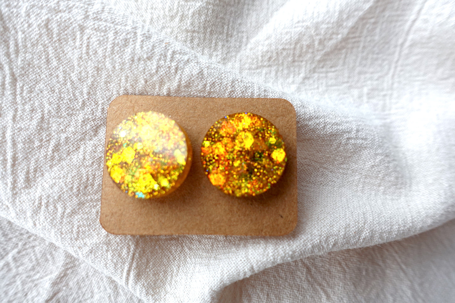 Gouden holografische mini oorstekertjes oorbellen met flakes