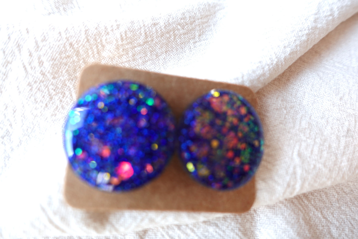 Donkerblauwe holografische midi oorstekertjes oorbellen