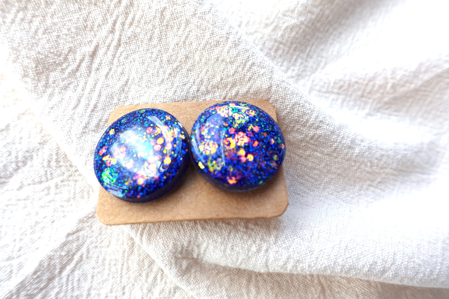 Donkerblauwe holografische midi oorstekertjes oorbellen