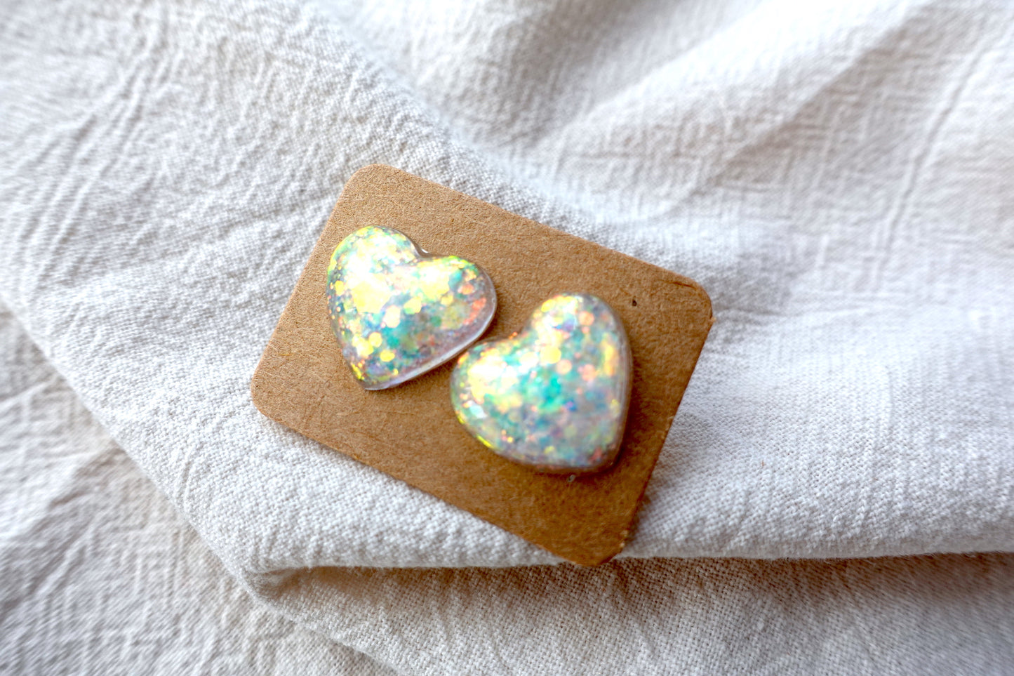 Hartjes 'opal' glitter oorbellen studs- statement oorbellen