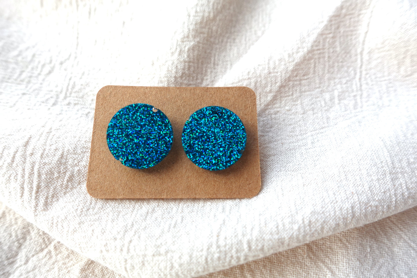 Turquoise mini holografische glitter oorstekertjes oorbellen SKU 205