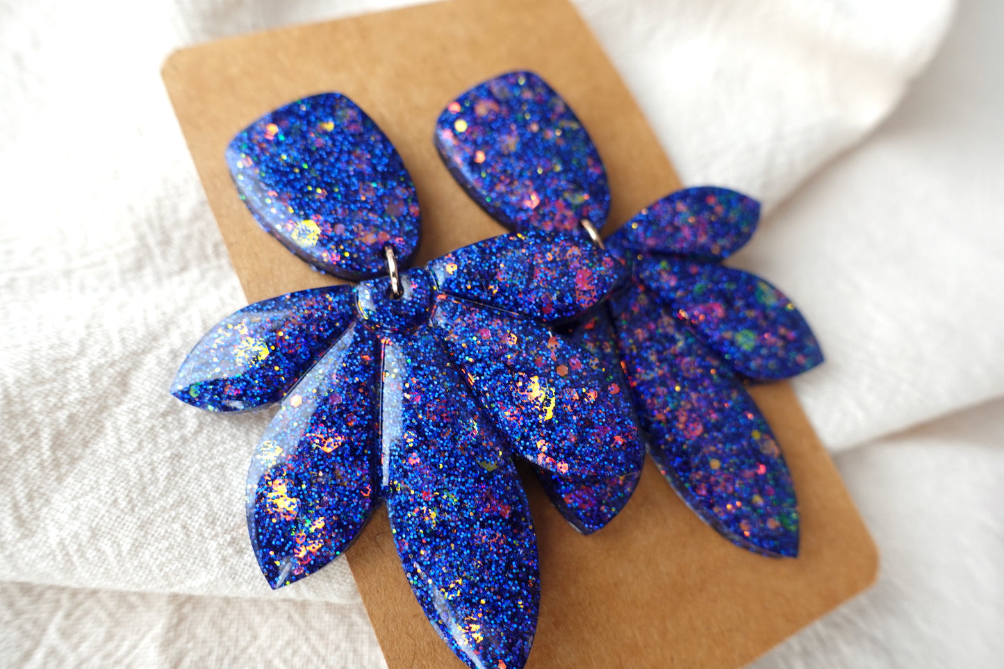 Bloem oorbellen blauwe glitter holografische oorbellen - statement oorbellen