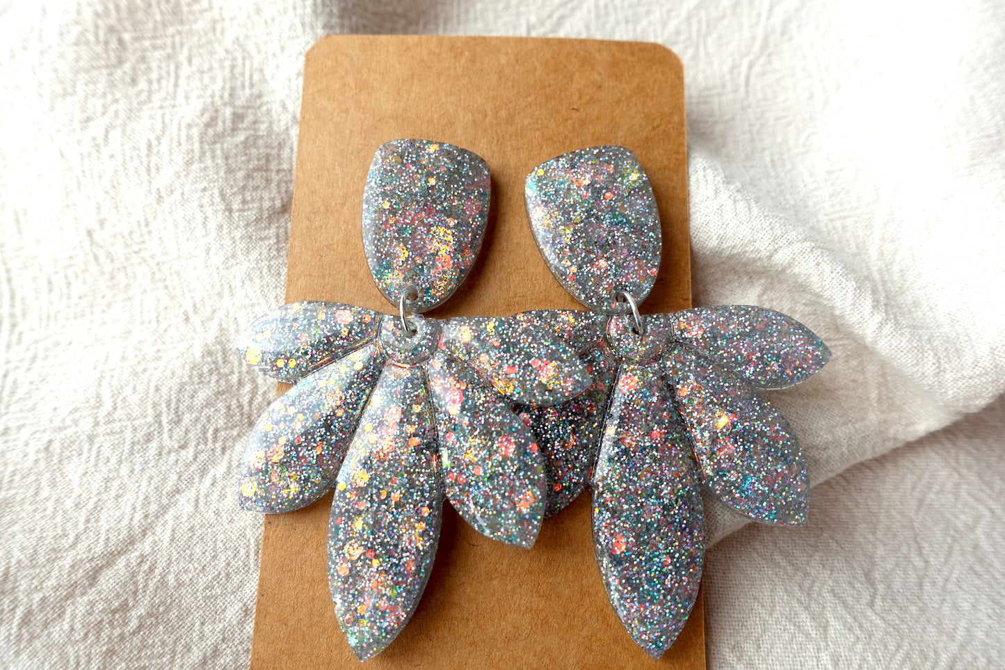 Bloem oorbellen zilveren glitter holografische oorbellen - statement oorbellen