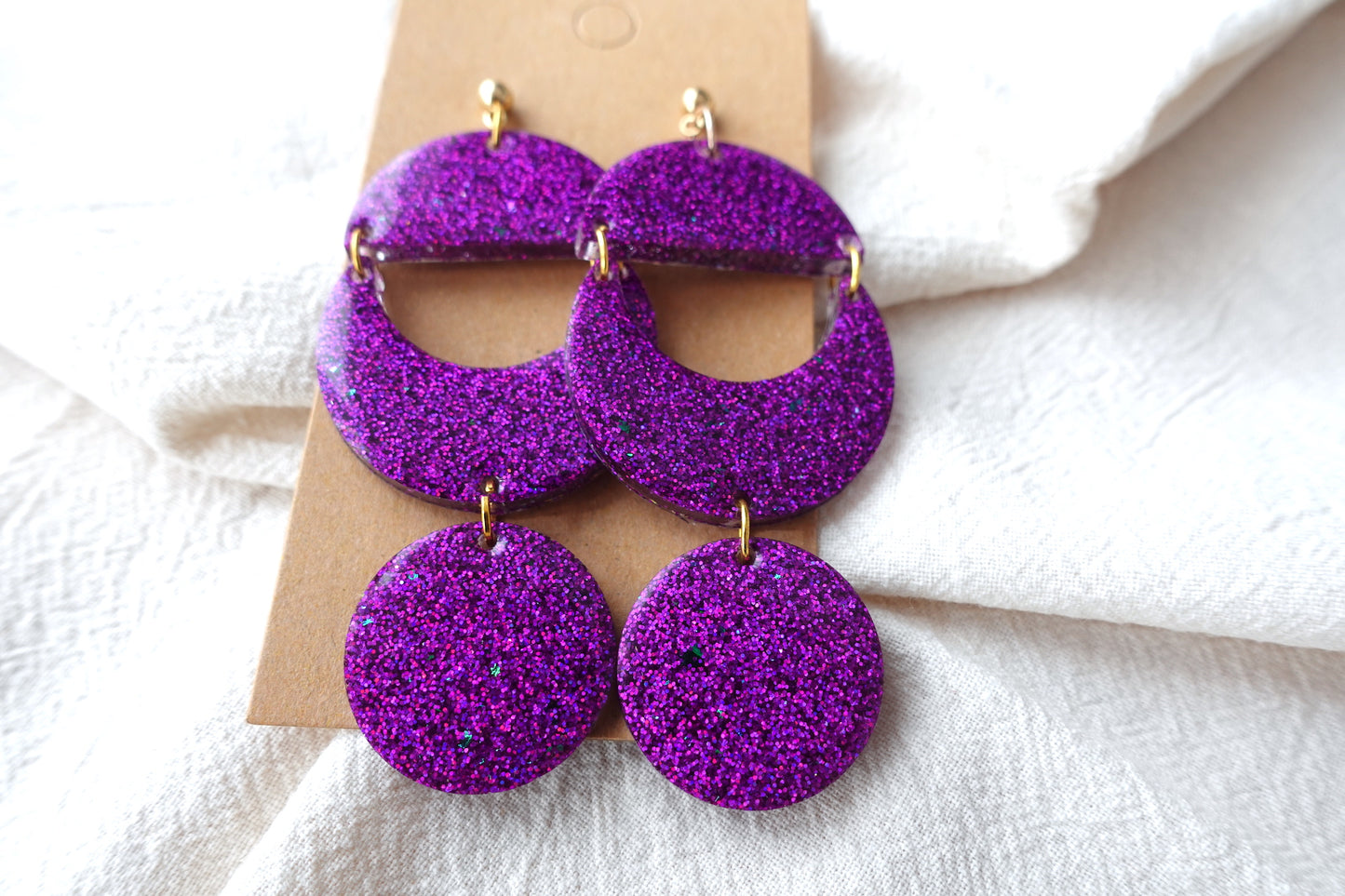 Halve maan paarse holografische glitter oorbellen - statement oorbellen