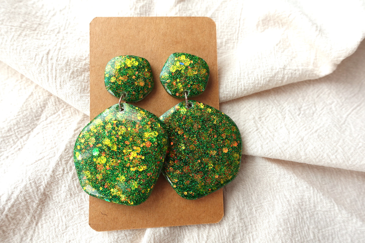 Organische vorm groene holografische oorbellen glitter oorbellen - statement oorbellen