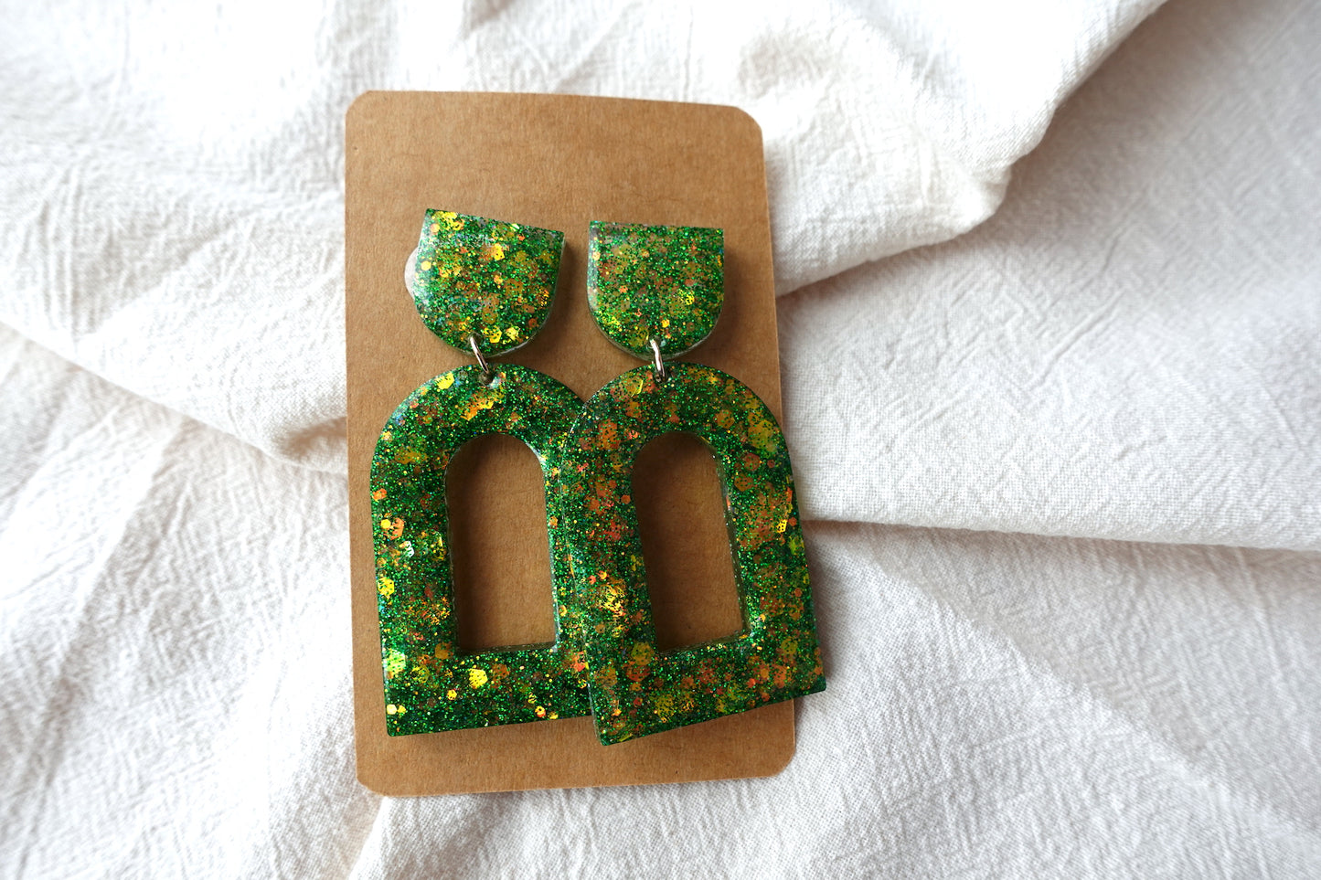 Boog oorbellen groene glitter holografische oorbellen - statement oorbellen