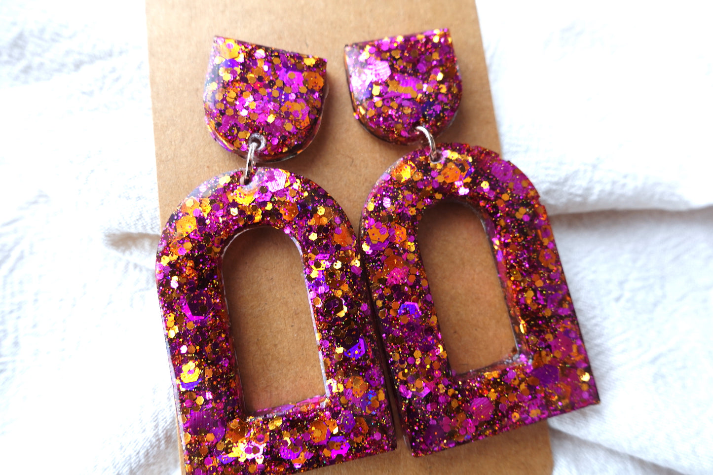 Boog oorbellen roze en oranje glitter oorbellen  - statement oorbellen