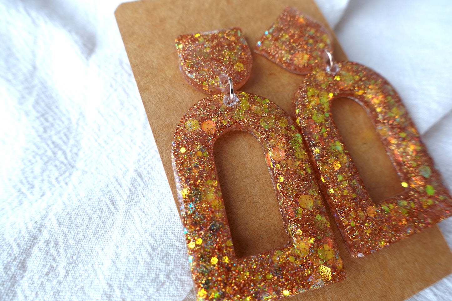 Boog oorbellen warm goud glitter holografische oorbellen - statement oorbellen