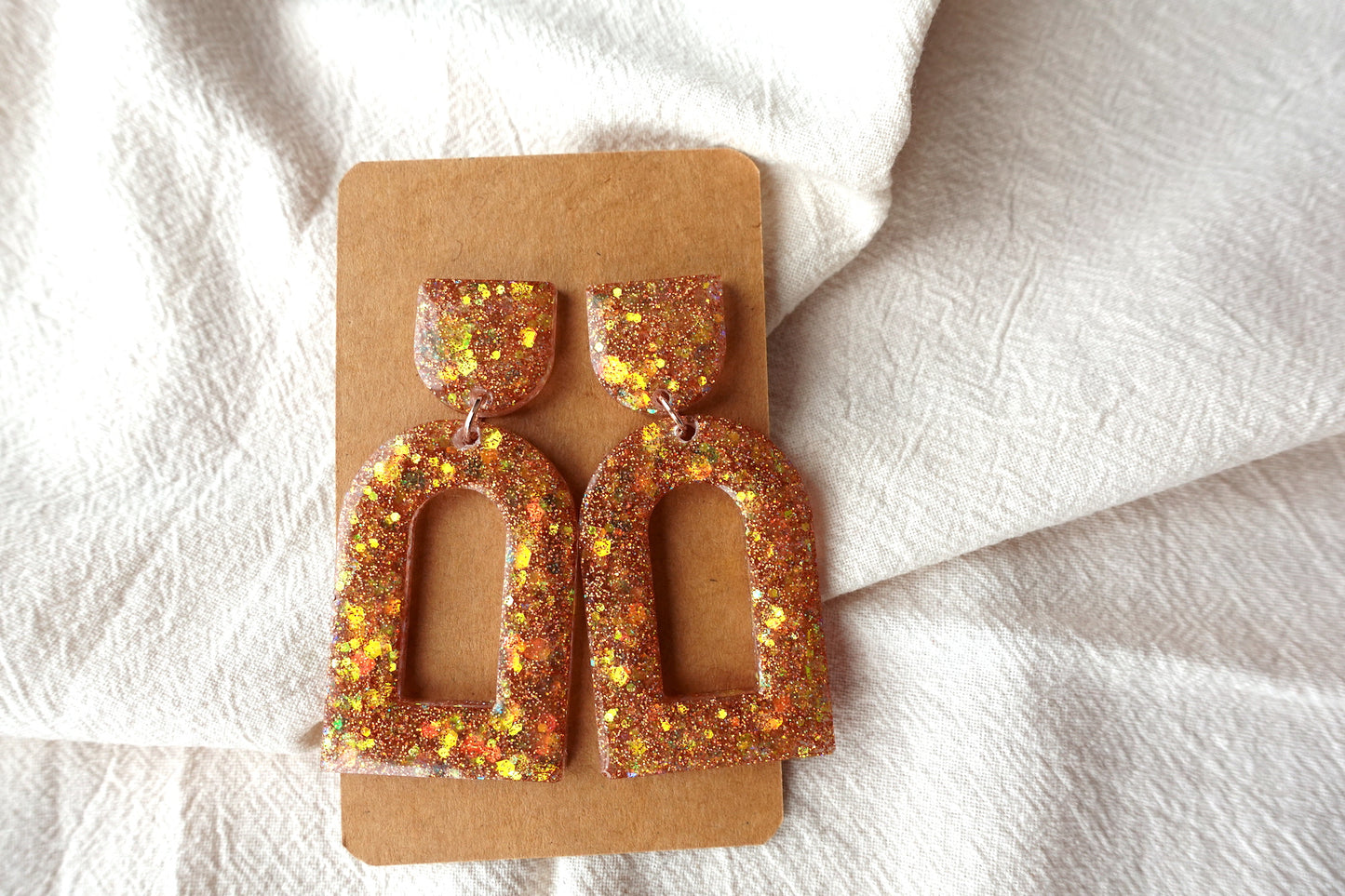 Boog oorbellen warm goud glitter holografische oorbellen - statement oorbellen