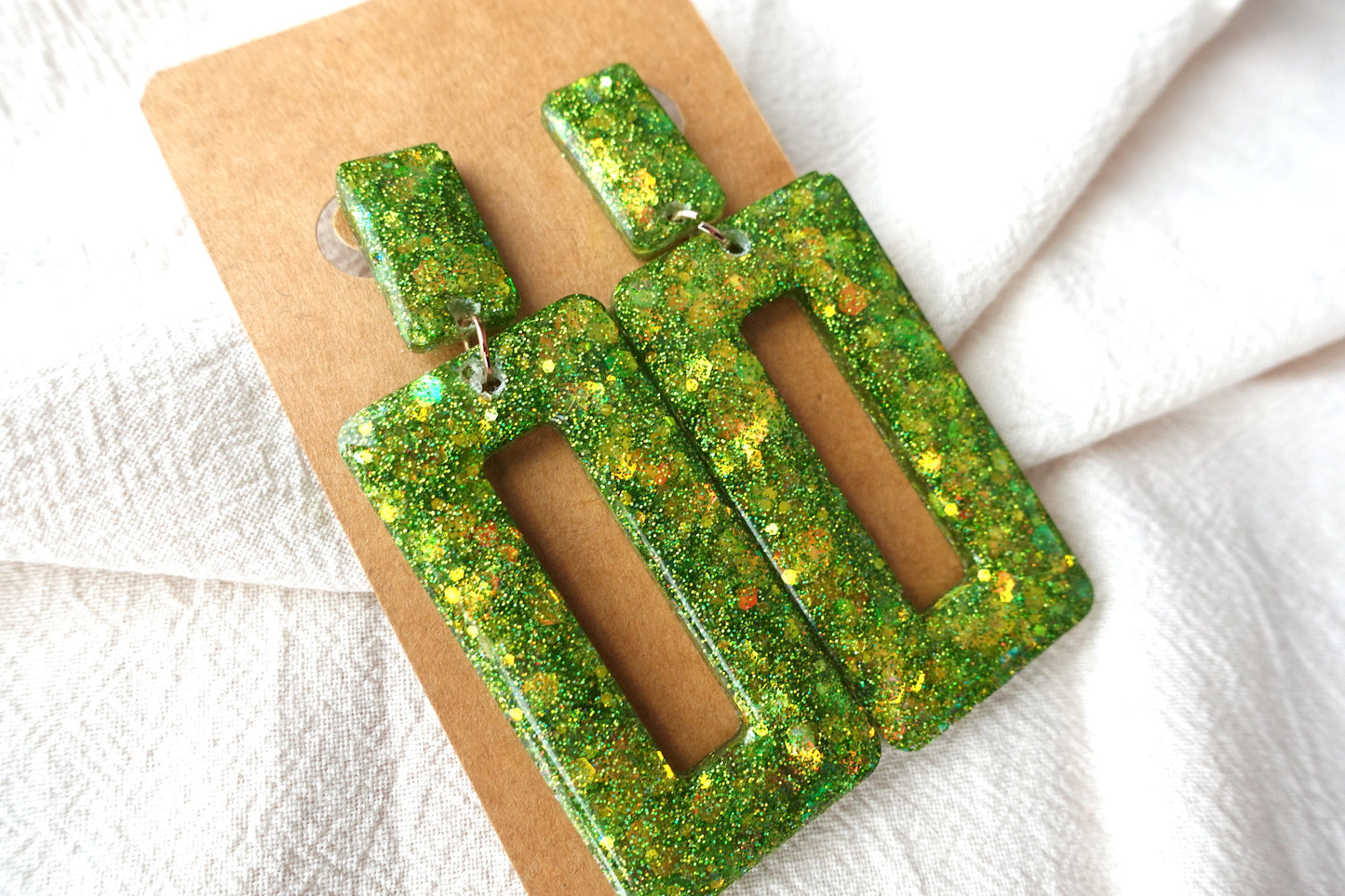 Rechthoekige groene holografische oorbellen glitter oorbellen - statement oorbellen