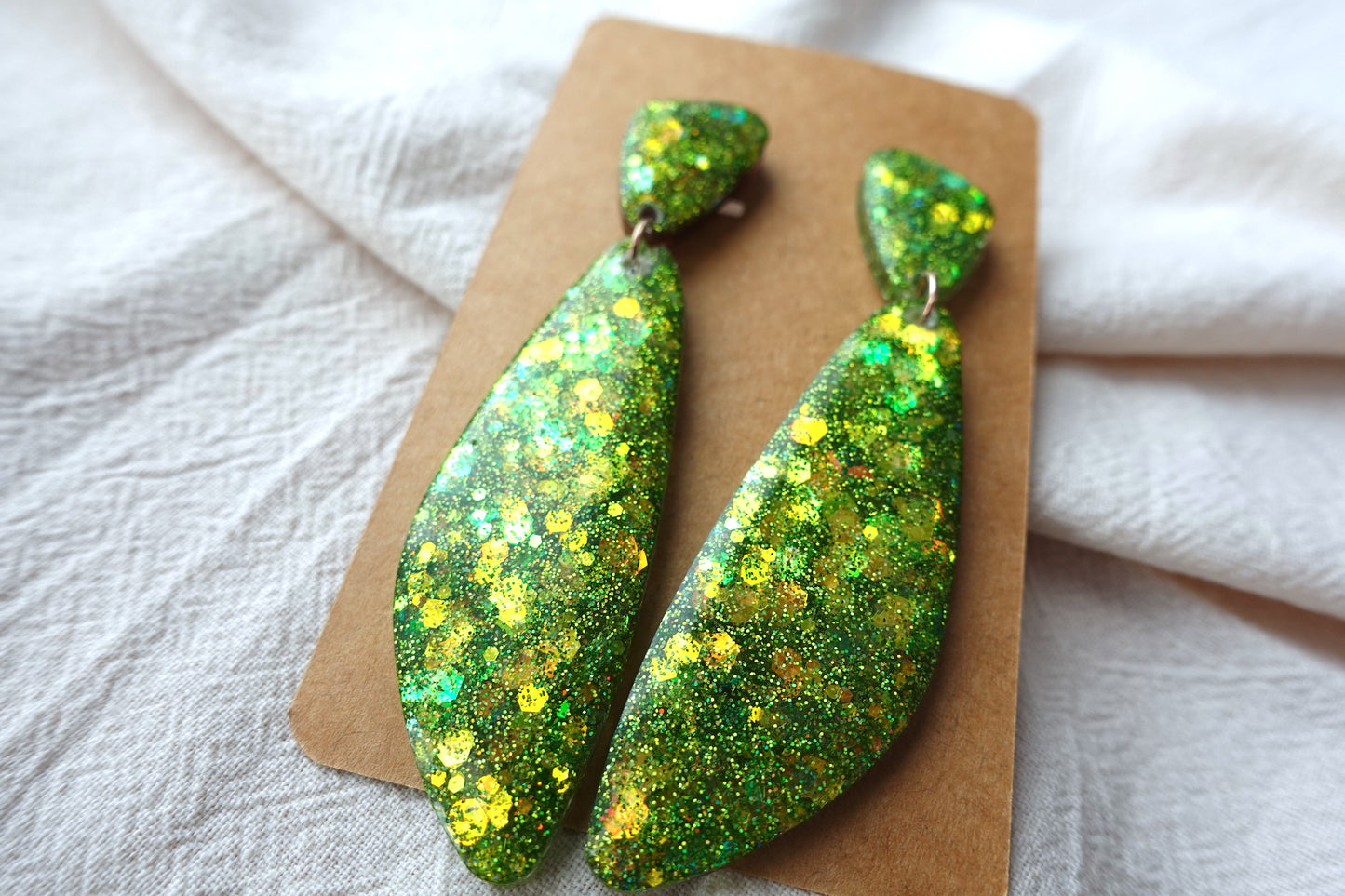 Libelle holografische groene glitter oorbellen met flakes - statement oorbellen