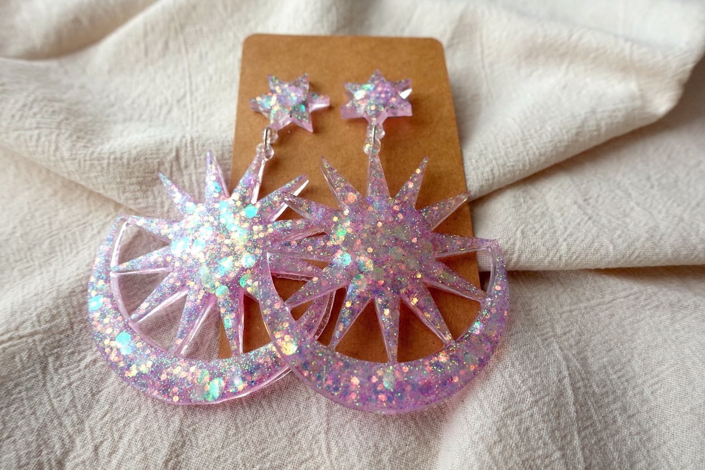 Grote ster lichtroze glitter oorbellen - statement oorbellen