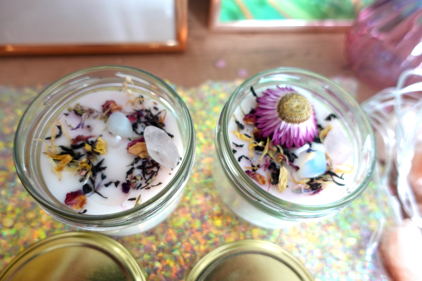 DIY Box: zelf kaarsen met gedroogde bloemen en edelstenen maken (online workshop) - rozenkwarts en opaliet