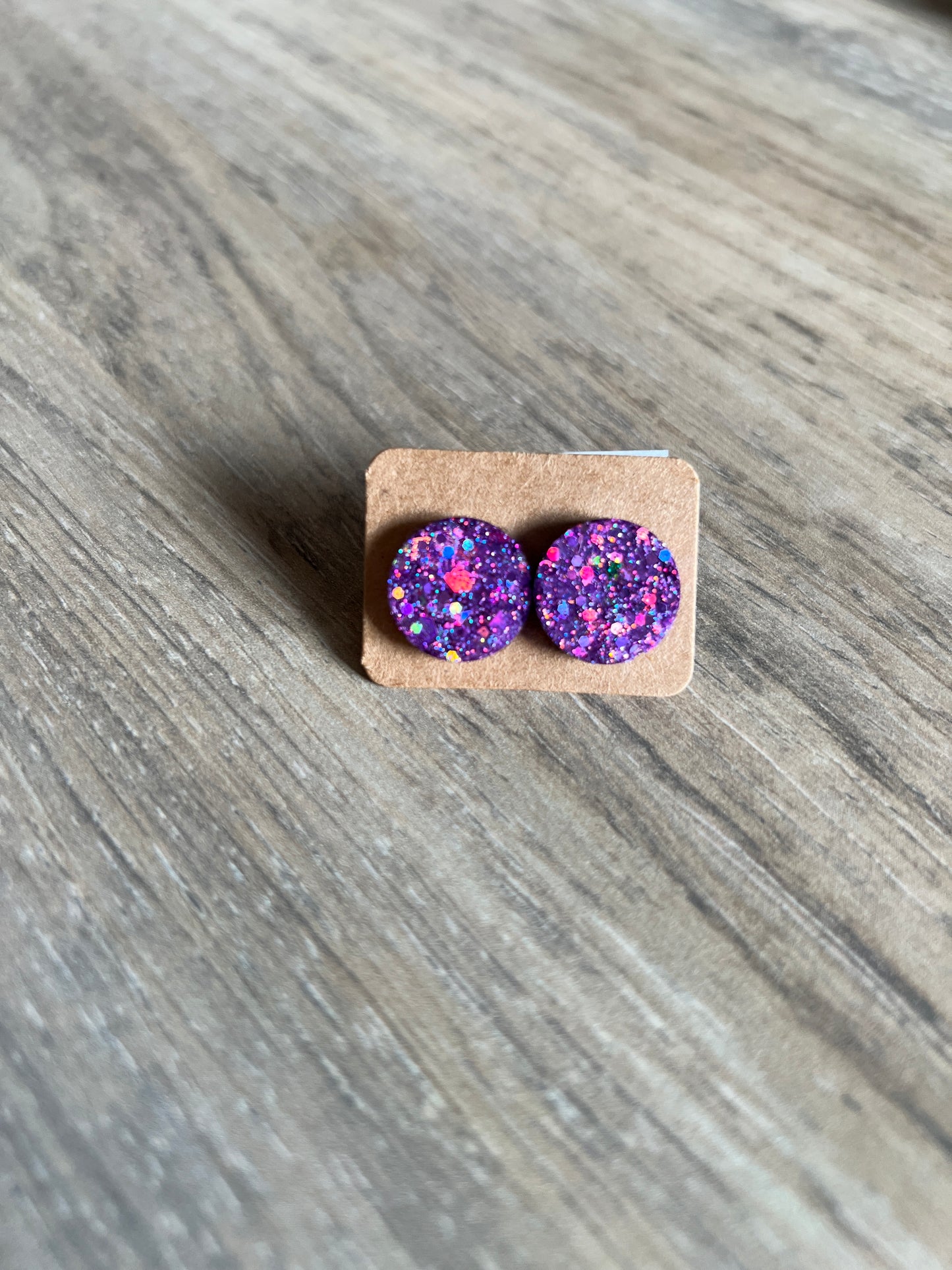 Glitter oorbellen - kleine paarse holografische glitter met flakes mini oorstekertjes oorbellen SKU 223