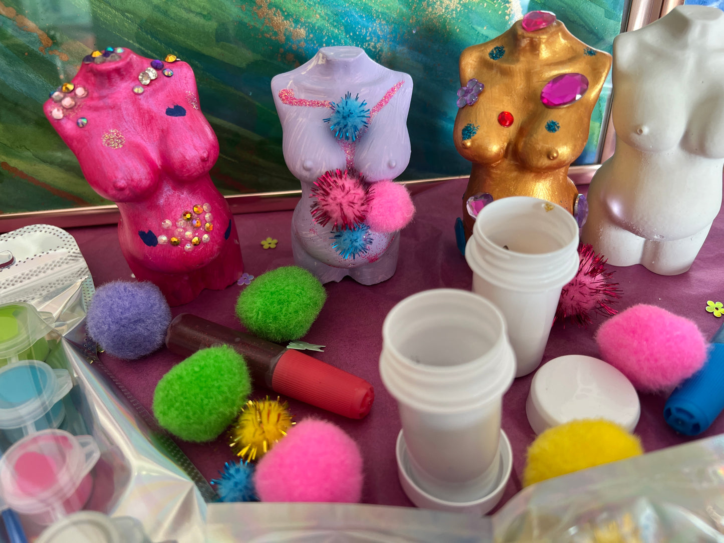 Babyborrel babyshower activiteit: zwangere buiken schilderen en versieren (DIY box)